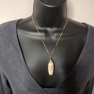 Cute 18 Inch Shell Pendant Necklace